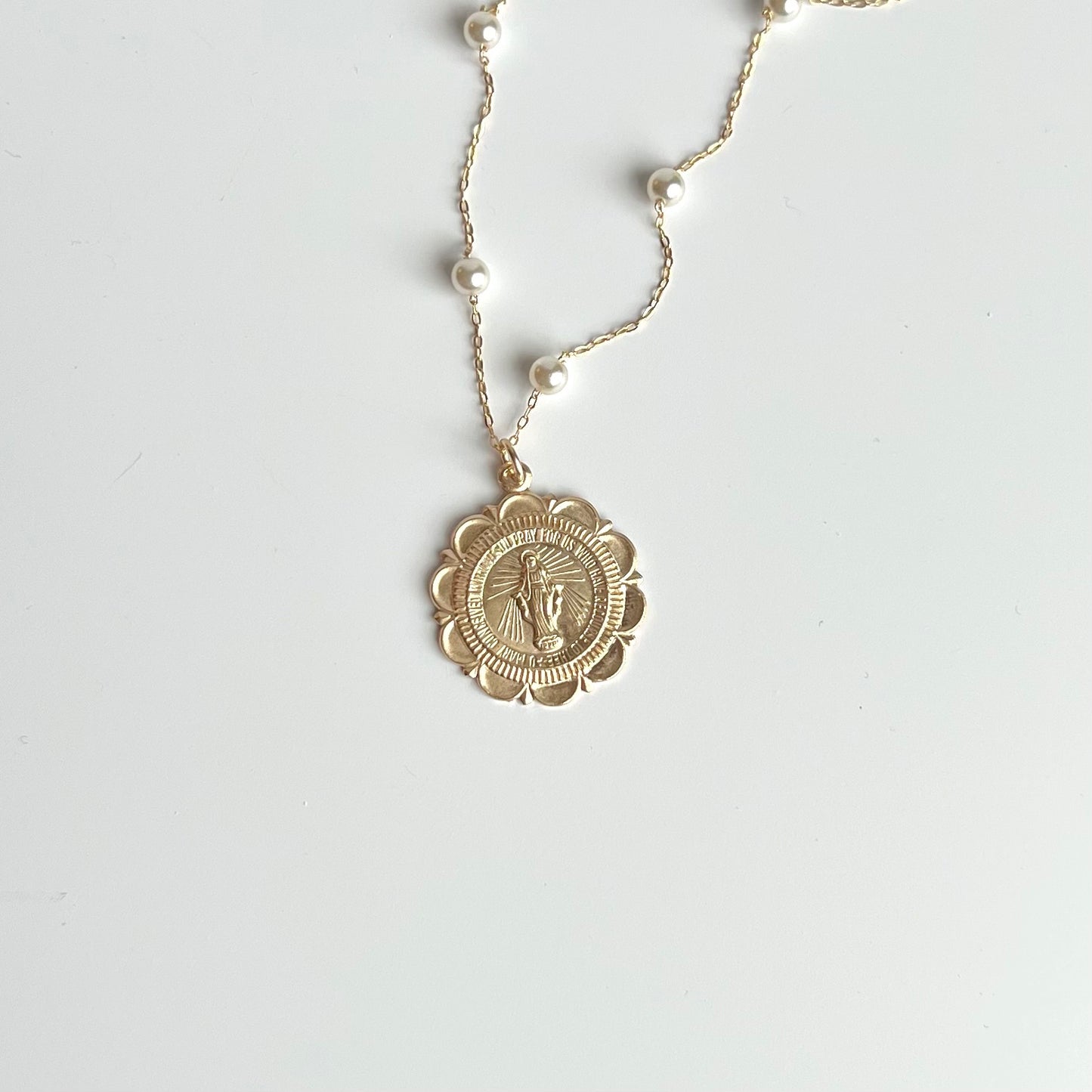 Scalloped Miraculous & Pearl Necklace
